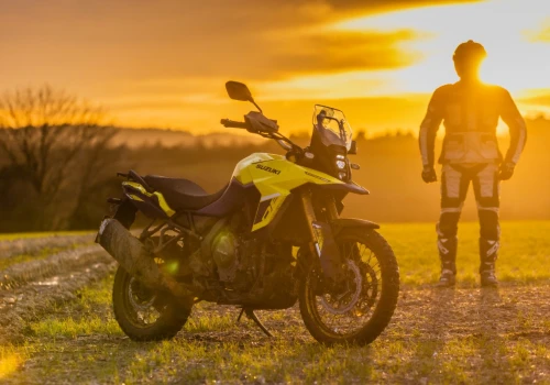 Suzuki V-Strom 800DE – najbardziej terenowy, ale też uniwersalny V-Strom w historii