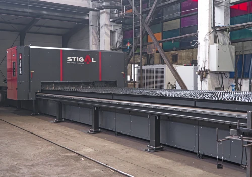 Niemal trzy razy szybciej niż plazma. STIGAL pokazuje potencjał wycinarki laserowej FIBER Master HD w produkcji stoczniowej