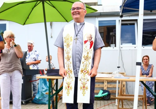 Proboszcz jest przede wszystkim odpowiedzialny za parafię i dusze powierzonych mu ludzi