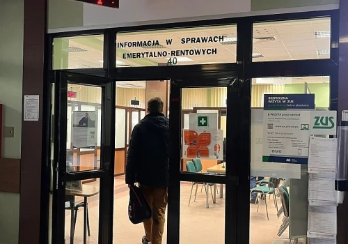 Nie trzeba wychodzić w upał. ZUS przypomina o e-wizycie