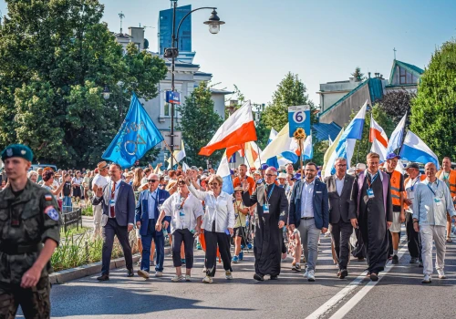 Prawie 3 tysiące pątników na trasie. Wystartowała 49. Rzeszowska Piesza Pielgrzymka