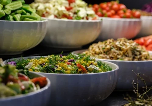 Dlaczego warto korzystać z cateringu dietetycznego? To nie tylko oszczędność czasu