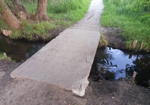 Kładka niemocy. Wszystko funkcjonuje dzięki samowoli