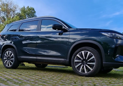 Chery Tiggo 8 CSH – test na 1900 km po Polsce. Chiński SUV zaskakuje mechaniką, ale software mógłby być lepszy