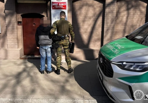 Zatrzymania na lotnisku w Krakowie. Wśród ujętych osoby poszukiwane listami gończymi
