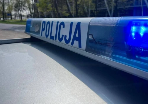 Kobieta z nożami wybiegła na klatkę i wyzywała Ukraińców. To ta sama ulica, gdzie w sobotę Ukrainiec ranił Polkę