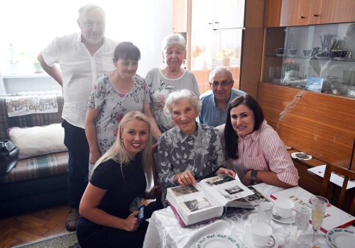 100. urodziny pani Karoliny. W Krakowie uczczono jubileusz uczestniczki wojennych wydarzeń (Galeria)