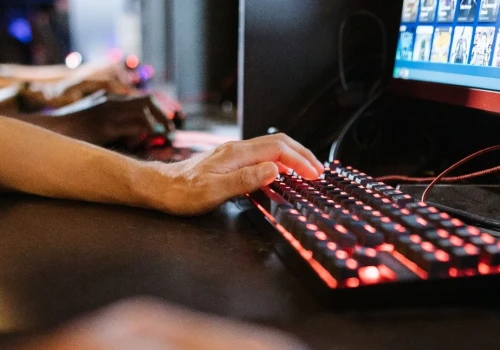 Loot boxy a hazard. Badanie naukowca z Centrum Zdrowia Dziecka pokazuje silny związek z zaburzeniami grania