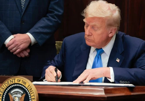 Kolejny pozew przeciwko Donaldowi Trumpowi. Tym razem też poszło o cła