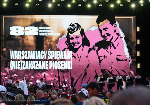Warszawiacy po raz 20. śpiewali (nie)zakazane piosenki