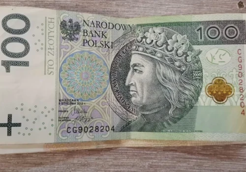 Kto zgubił pieniądze w Złotowie? Gotówka czeka na właściciela na komendzie
