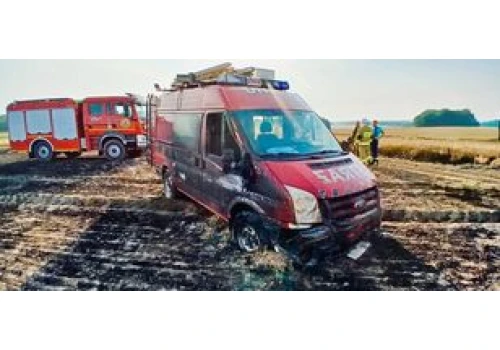 Pożar zboża przy A4 na Dolnym Śląsku. Płomienie odcięły drogę strażakom OSP