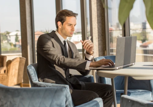 Łączysz się z hotelowym Wi-Fi? Jeden błąd i oddajesz hakerom Twoje konto