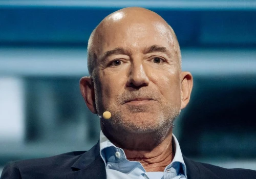 Jeff Bezos korzysta z rekordowej wyceny Amazom. Sprzedaje akcje warte ponad 4 mld USD