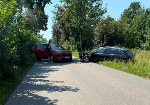 Bronów: czołowe zderzenie dwóch pojazdów. Na szczęście to były dobre samochody