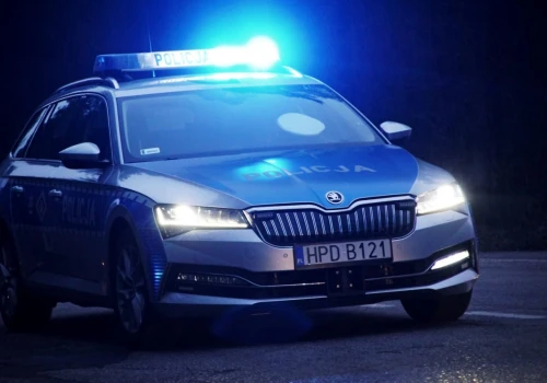 Samochód osobowy zderzył się z ciągnikiem rolniczym. Są utrudnienia na DK19