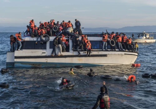 Zatonęła łódź z imigrantami zmierzającymi do Hiszpanii. Ciała w wodzie, rozbitkowie i dziesiątki zaginionych