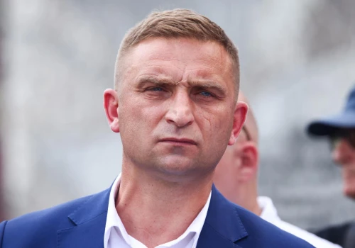Bąkiewicz zablokował mównicę podczas sesji. Prokuratura umorzyła śledztwo