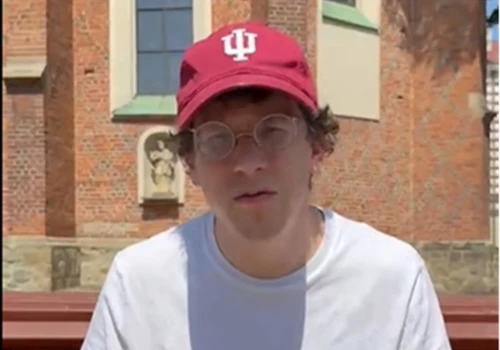 Gwiazda Hollywood z pomocą na Podkarpaciu. Jesse Eisenberg prowadzi warsztaty dla dzieci