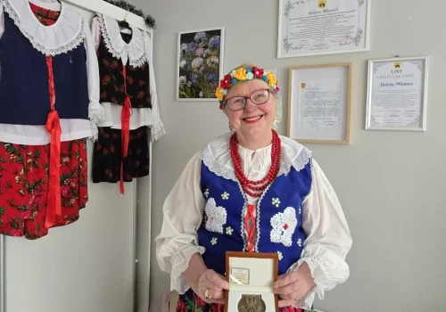Igłą, piosenką i dobrym słowem - historia Heleny Młynarz z Leśniczówki