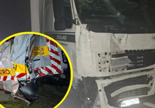 Groźny wypadek na autostradzie A1. Ciężarówka uderzyła w samochód służby drogowej