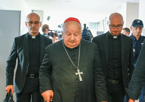 Kard. Dziwisz w sądzie. Co wiedział, a czego nie powiedział