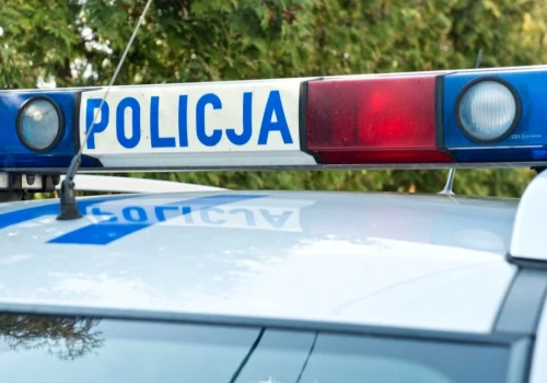 Siedlce: Policyjny instynkt nie zawiódł. Zastępca komendanta zauważył „broń” i doprowadził do zatrzymania sześciu osób