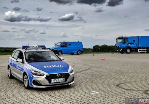 Wydział Konwojowy KSP ma już 20 lat. Tak wygląda służba stołecznych policjantów