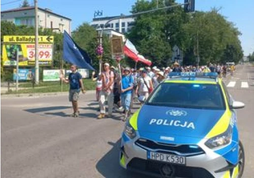 Pielgrzymka przechodzi przez Kraśnik. Policja ostrzega przed utrudnieniami