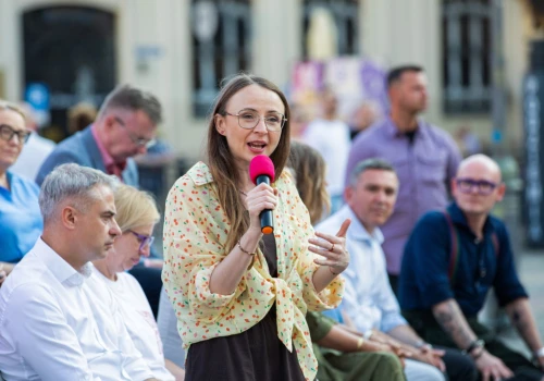 Burza o wiek emerytalny. Minister: zrównanie tak, ale tylko „w dół”