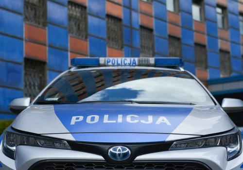 Wpadł przy bankomacie w Katowicach. 18-latek podejrzany o pranie pieniędzy z oszustw „na podszywacza”