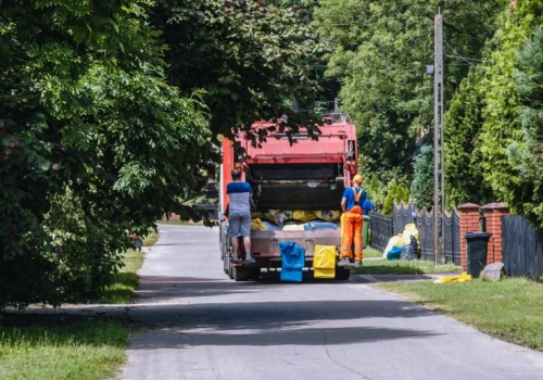 Śmieciarka co tydzień albo raz na miesiąc. Odbiór odpadów na nowych zasadach