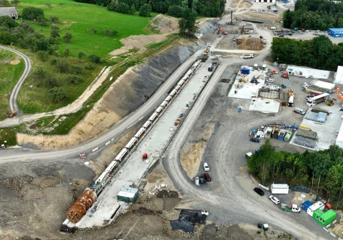 Tarcze TBM są montowane w okolicach Szczyrzyca. Kiedy zaczną drążyć tunele?
