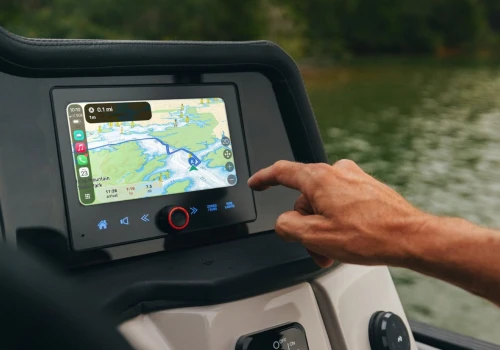 CarPlay trafi na pontony — nawigacja wodna prosto z ekranu łodzi