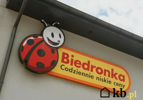 Biedronka przeceniła markową kawę o prawie 30 zł. Wielkie opakowanie kosztuje o wiele mniej