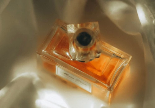 Dlaczego latem perfumy pachną inaczej? Naukowcy znają odpowiedź