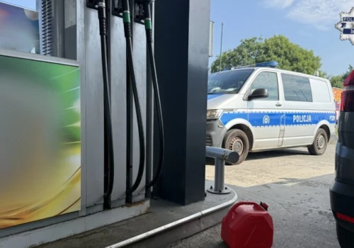 Mieli kraść paliwo na stacjach w całym regionie. Dwóch mężczyzn trafiło do aresztu