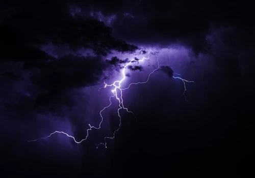 Niebezpieczna noc i żar z nieba. IMGW ostrzega przed burzą