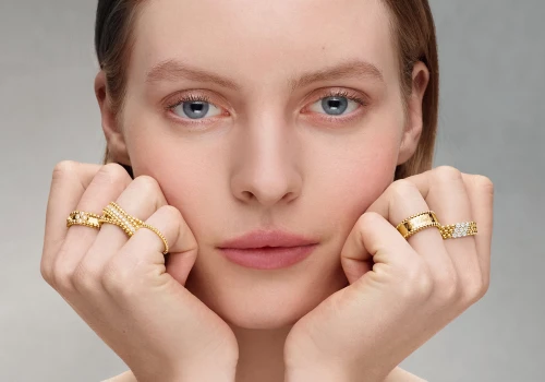 Ponadczasowe perły powracają w nowej serii Van Cleef & Arpels. Retro to nowe dzisiaj
