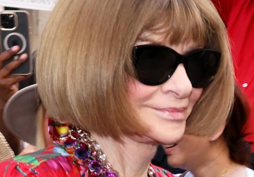 Anna Wintour przemierza ulice Nowego Jorku. Sukienka jest na topie od lat