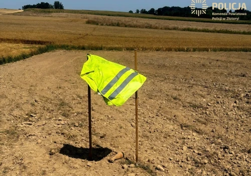 Niewybuch pod kołami maszyny. Rozwaga rolnika zapobiegła tragedii