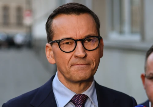 800+ to za mało. Grupa Morawieckiego chce wprowadzić „Pensję Rodzicielską”