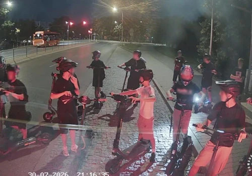 Młodzieżowy „gang” na hulajnogach namierzony przez policję. Trzech nieletnich już ma problemy