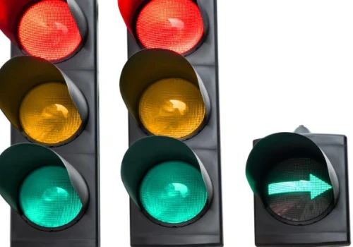Kamery Red Light i zielona strzałka. Kiedy naprawdę dostaniesz mandat?