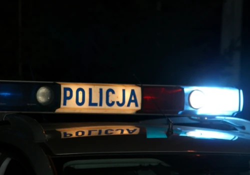 Nocna obława w Nowym Sączu zakończona zatrzymaniem. Policjanci ustalają jak doszło do dźgnięcia 31-letniego mężczyzny