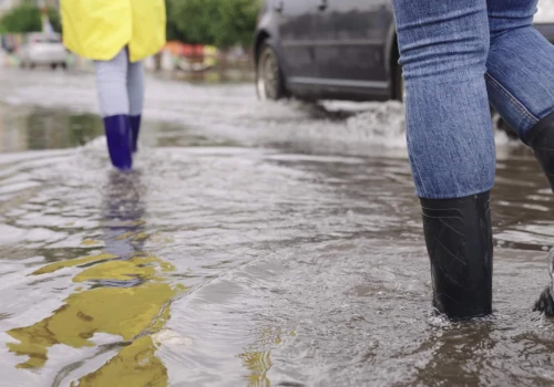 Znowu ich zalewa. Mieszkańcy ul. Piwnika w Olsztynie pytają: Ile jeszcze mamy czekać?