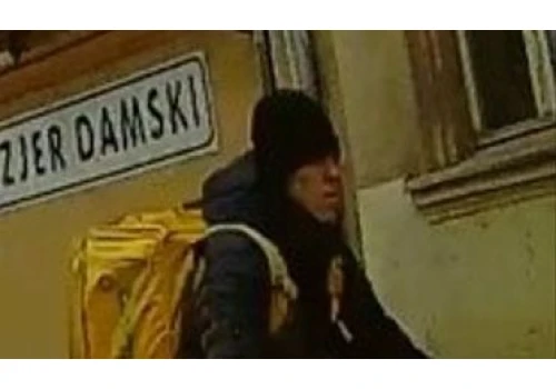 Potrącił kobietę z wózkiem i uciekł. Policja publikuje zdjęcia rowerzysty