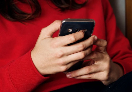 Spójrz na swój telefon. Mieszkańcy Krakowa dostali ważny SMS z ostrzeżeniem
