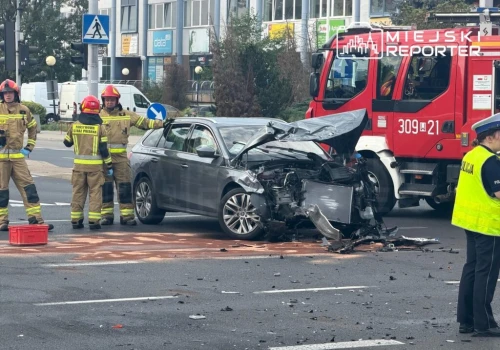 Groźne zderzenie na Mokotowie. Dwie osoby trafiły do szpitala