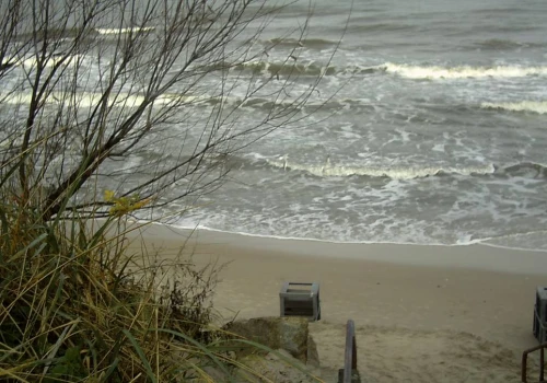 Alarm na plaży w Ustce. Nietypowe znalezisko postawiło służby na nogi